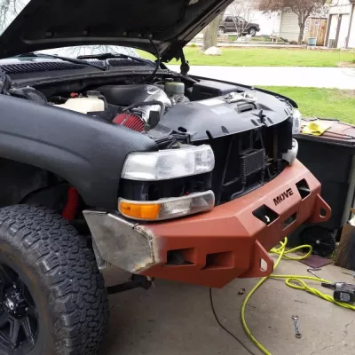 CHEVY SUBURBAN 1500 2000-2006 with CLASSIC FRONT Weld It Yourself Offroad installed