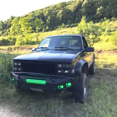 GMC SUBURBAN 1500 1992-1999 with CLASSIC FRONT W.I.Y.KIT STANDARD installed