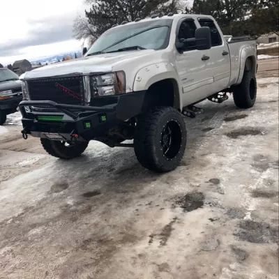 GMC 2500-3500HD 2007.5-2010 with CLASSIC FRONT W.I.Y.KIT STANDARD installed