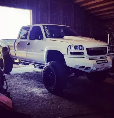 GMC 2500-3500HD 2003-2007 with CLASSIC FRONT W.I.Y.KIT STANDARD installed