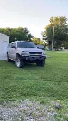 CHEVY SUBURBAN 1500 2000-2006 with CLASSIC FRONT W.I.Y.KIT OFFROAD installed