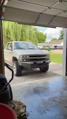 CHEVY SUBURBAN 1500 2000-2006 with CLASSIC FRONT Weld It Yourself Offroad installed