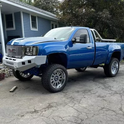 GMC 1500 2007.5-2013 with CLASSIC FRONT W.I.Y.KIT STANDARD installed